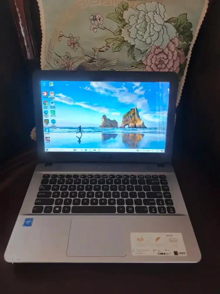 Laptop Asus Ram 4gb ddr4 hdd 1000gb(1tb) siap pake (Nego)