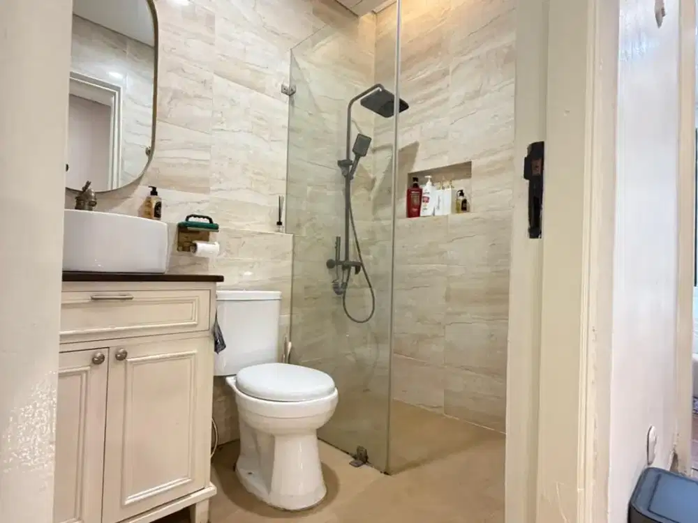 Dijual Rumah 2 Lantai Furnished di Taman Palem Lestari, Cengkareng Jakarta Barat