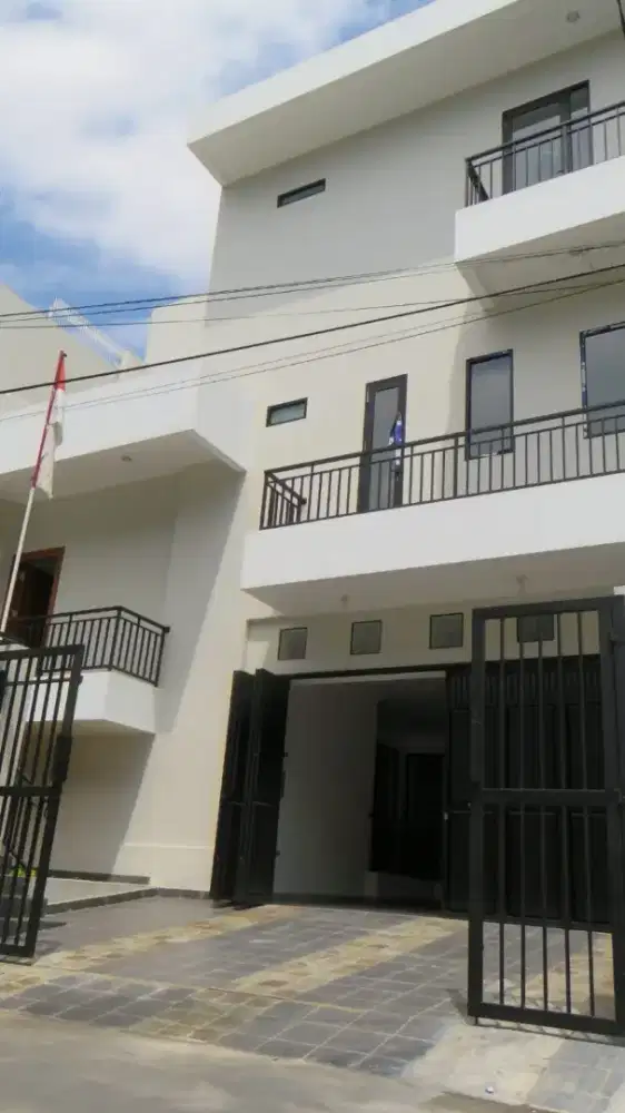 Dijual Rumah Gres Baru daerah Kebon Jeruk 3Lantai
