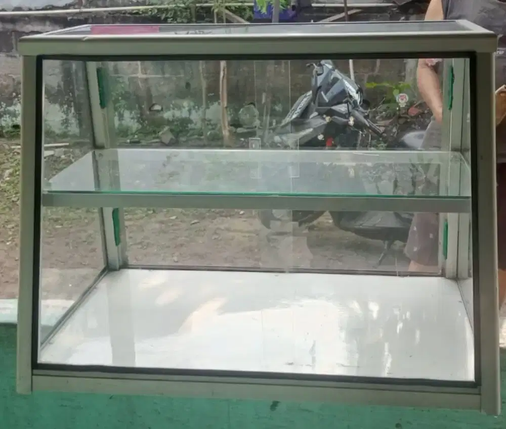 Etalase kecil mau di jual ajja syg ga kepake
