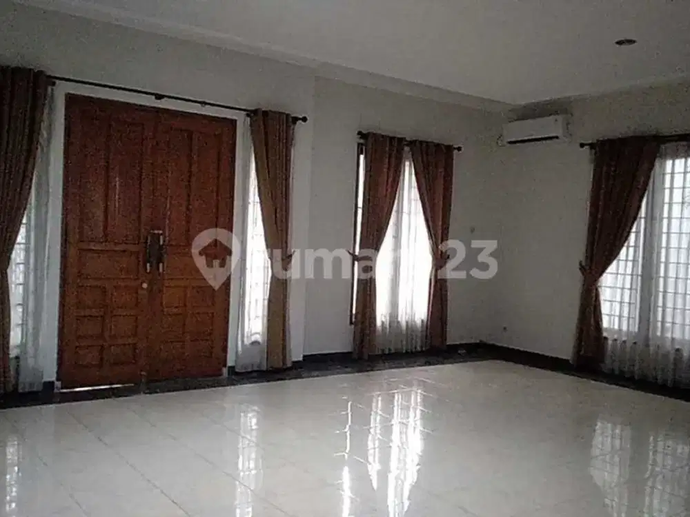 Rumah Besar Ada Kolam Renang di Puri Bintaro Sektor 9