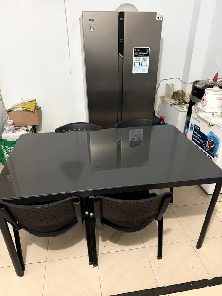 Di jual Meja + 4 bangku dari ACE hardware ( AZKO)
