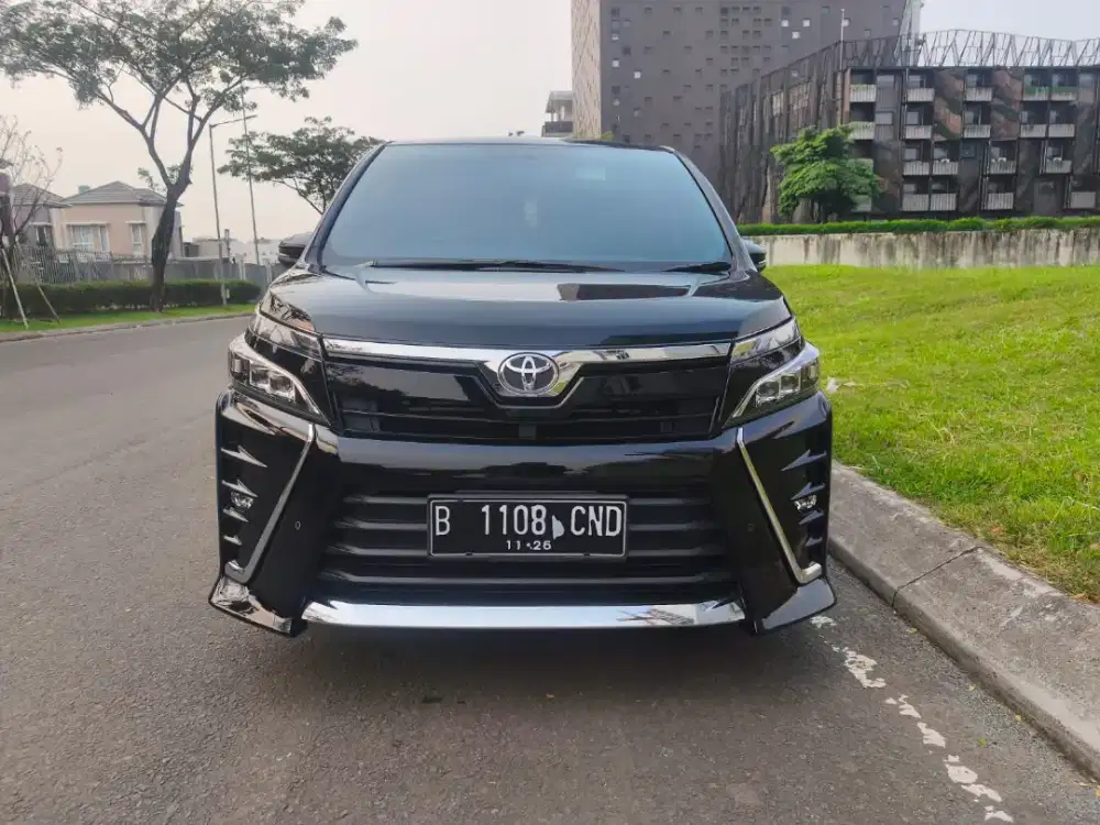 Toyota Voxy 2.0 at 2021