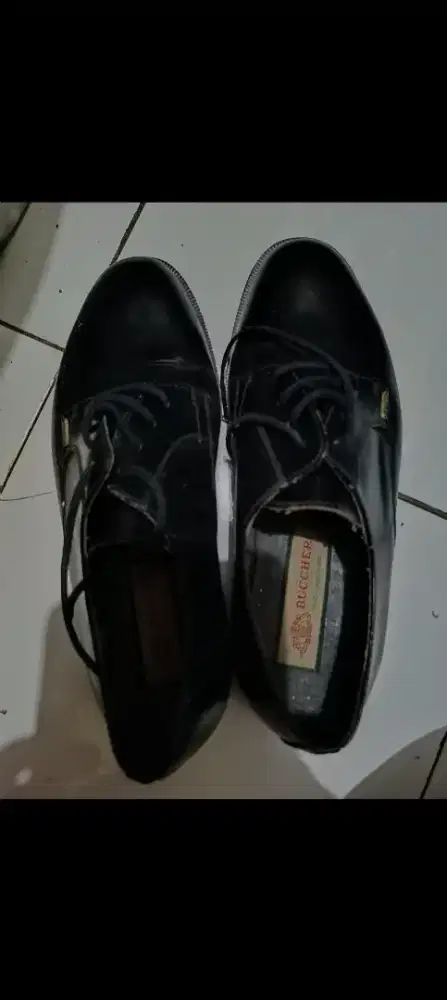 Dijual Sepatu Pantofel Buccheri size 41 Original.