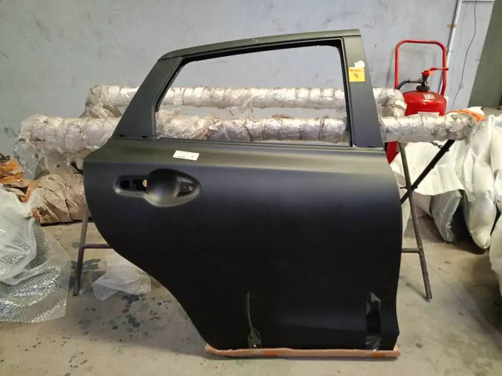 PINTU BELAKANG KANAN SUZUKI BALENO 2022, 68003M55T00000