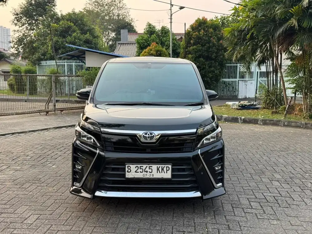 Toyota Voxy 2.0 At 2018