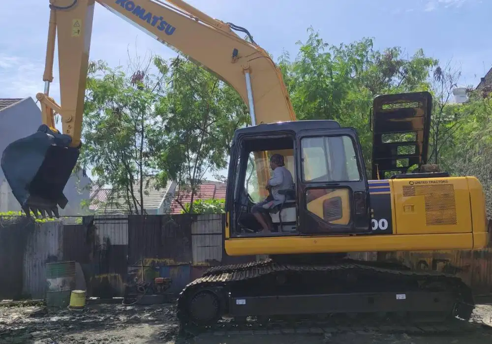 Dijual Excavator Komatsu PC200-8 Tahun 2012