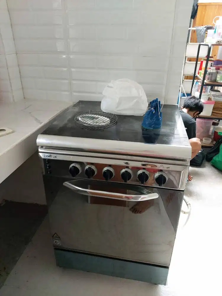Kompor Gas 4 Tungku dan Oven