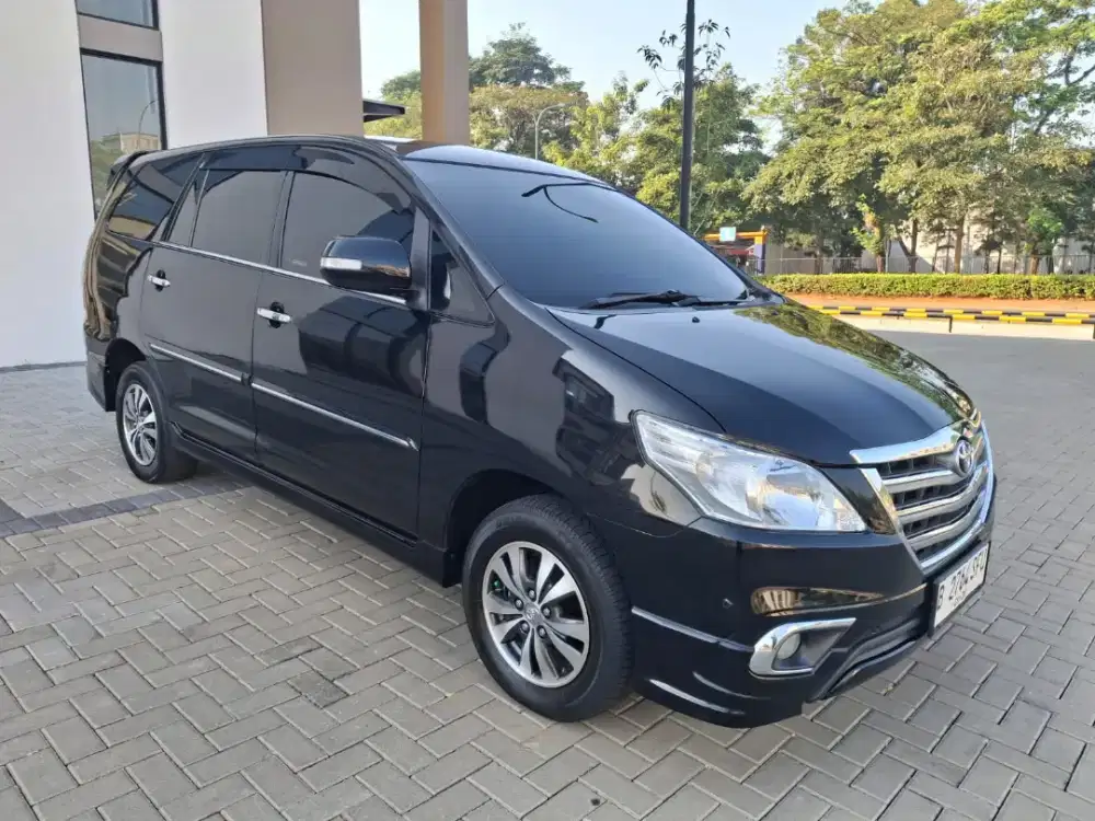 KIJANG INNOVA BARONG V LUXURY BENSIN MATIC