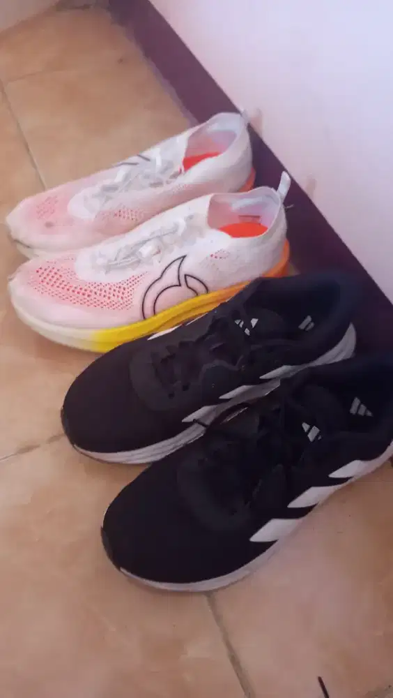 JUAL CEPAT SEPATU ADIDAS DAN SEPATU LARI