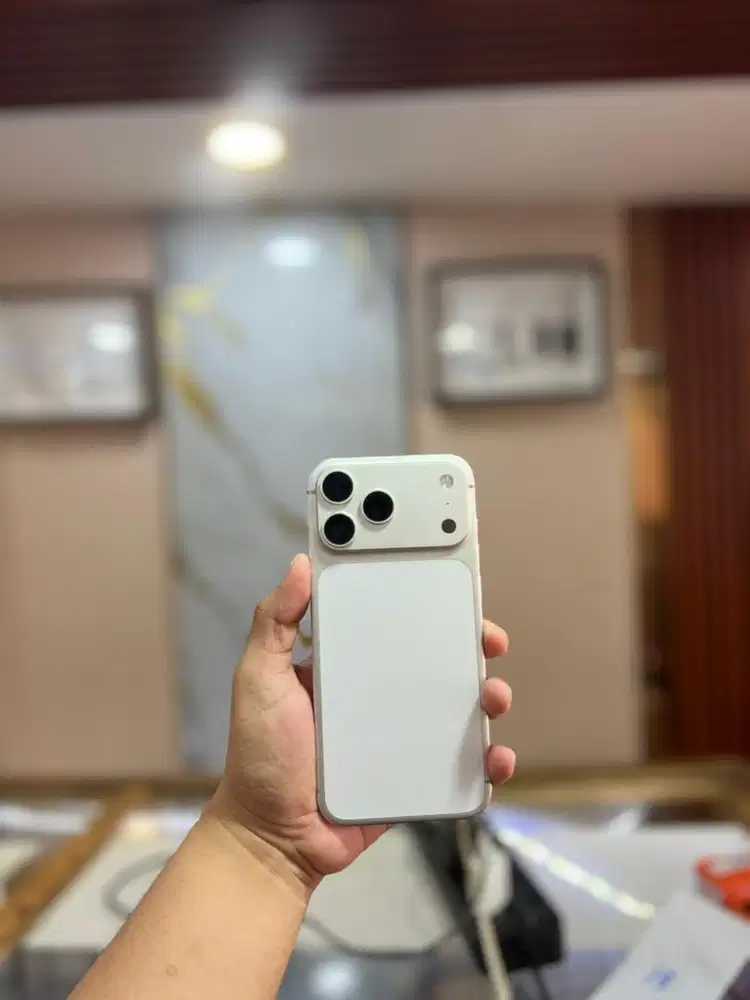 Iphone 17 promax 256gb second ibox garansi on januari 2027 bh 100%