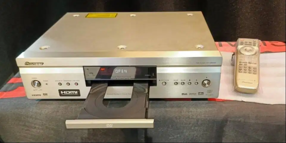 high-end DVD player Pioneer DV-989AVi