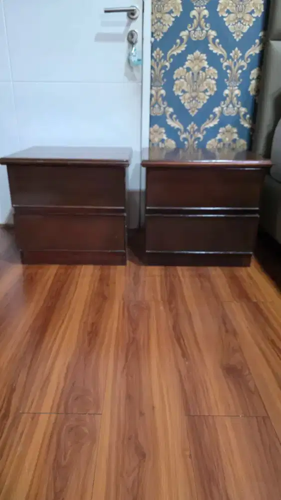 Sepasang Nakas Kayu 2 Laci