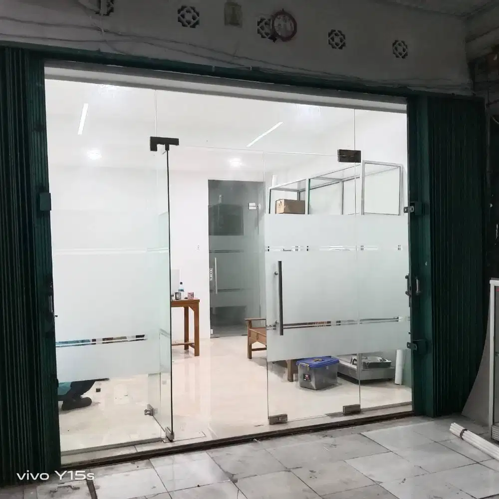 SEKAT PARTISI KACA FRAMELESS