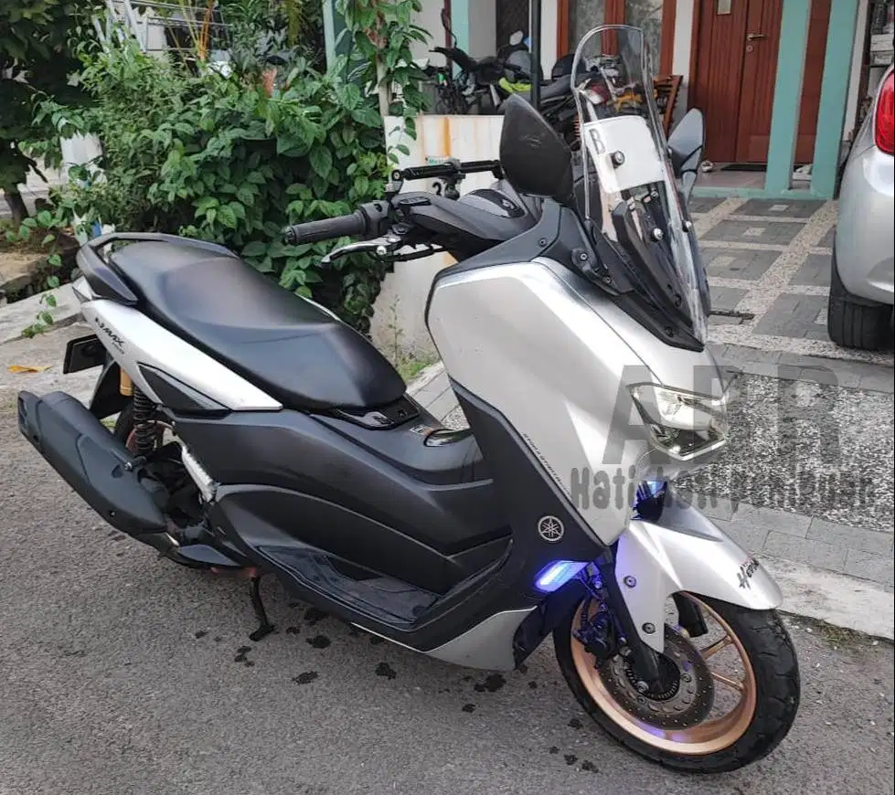 All New Nmax Connected Non-ABS Silver 2023