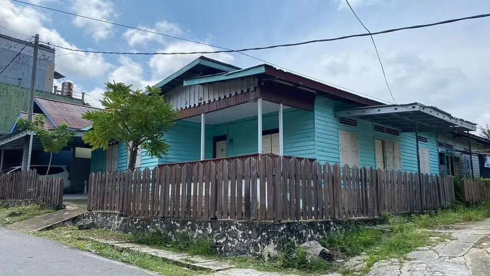 DISEWAKAN rumah luas, adem, nyaman, lokasi strategis