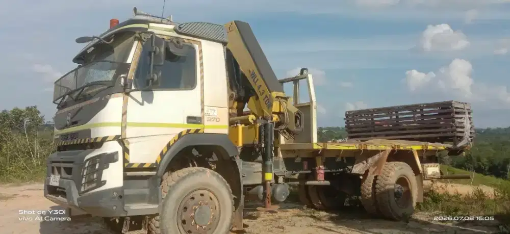 Crane truck Volvo FMX370