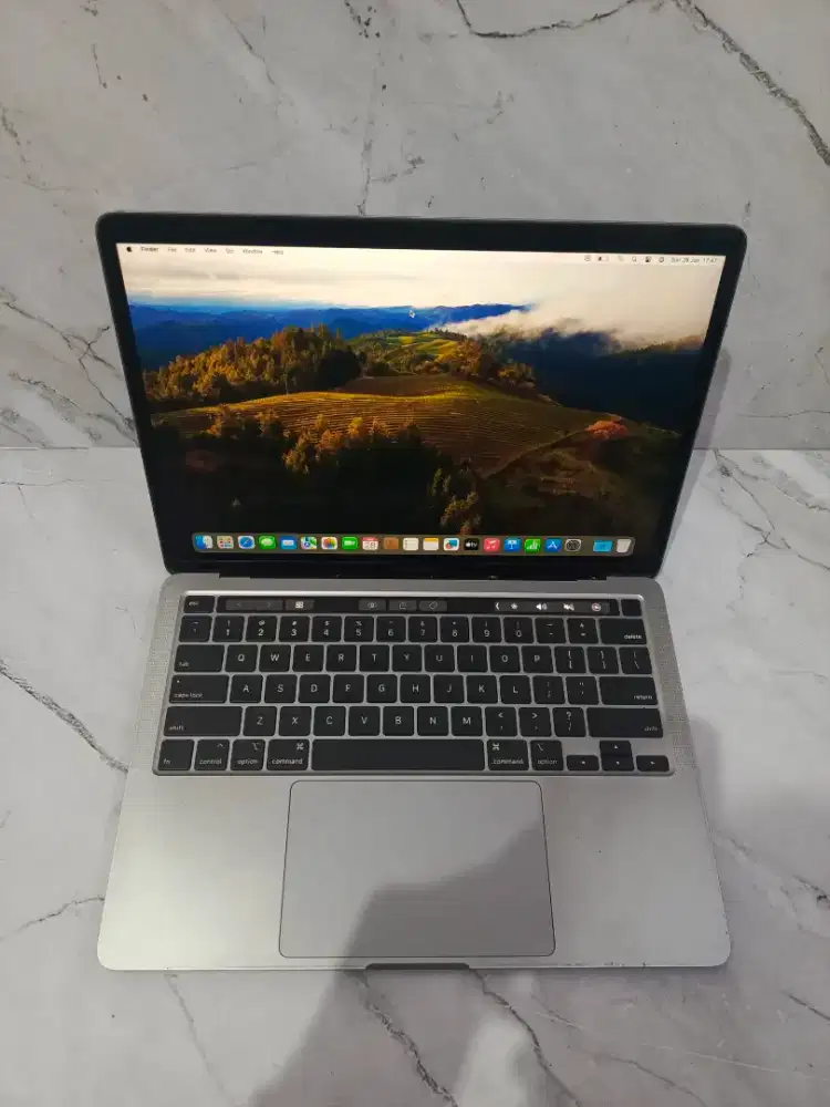 Macbook pro 13inch 2020 intel core i5 8/256 SSD touchbar