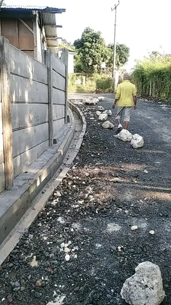 Cut and fill bongkar bangunan rumah paving