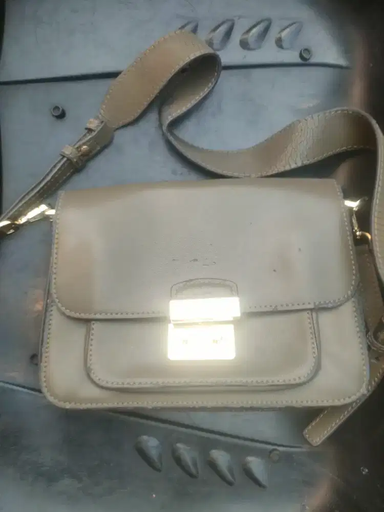 Tas Sling branded ok