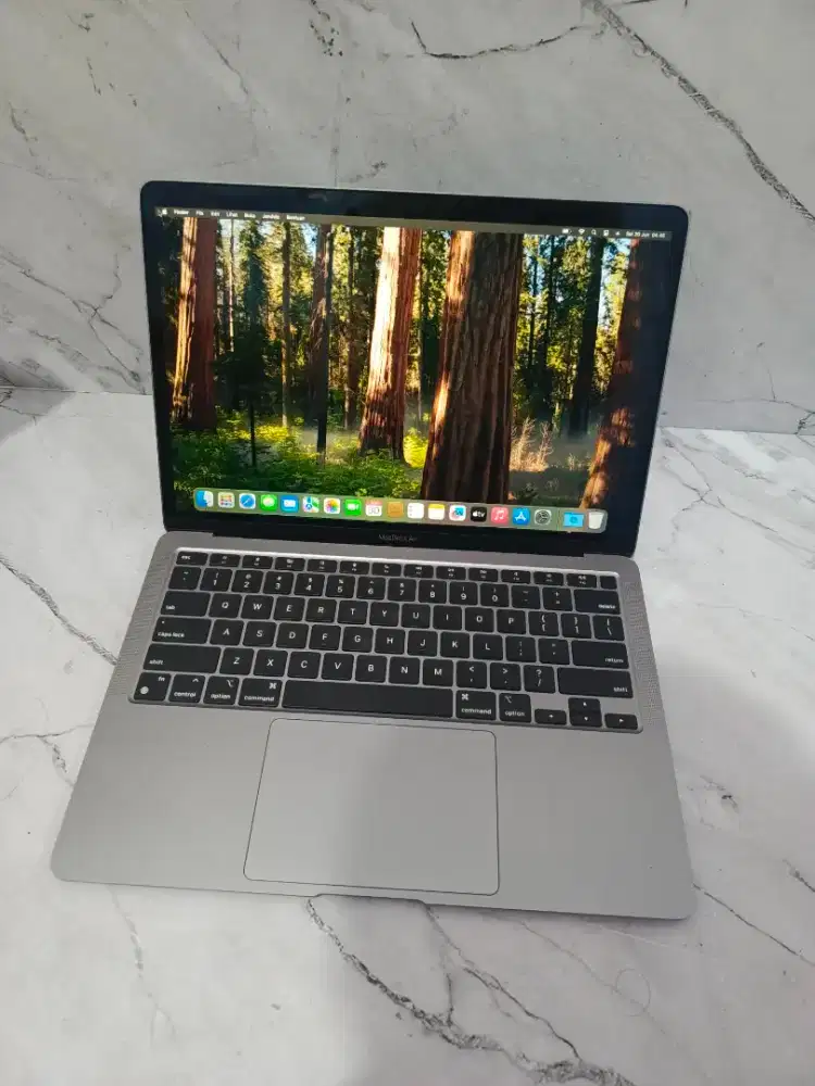 Macbook air 13 inch 2020 M1 8/256 ssd
