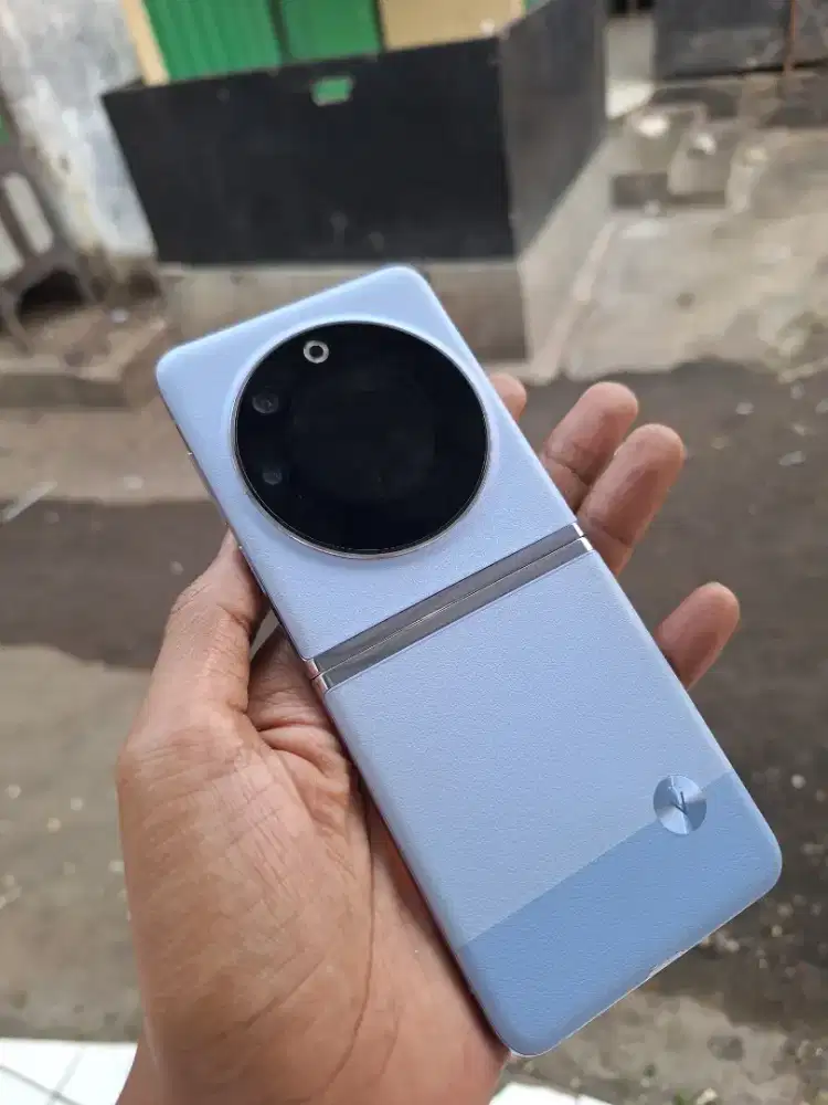 Tecno Phantom V Flip 5G