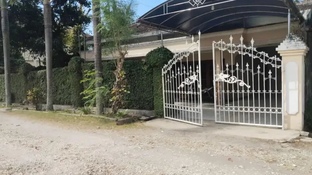 Rumah Besar Disewakan