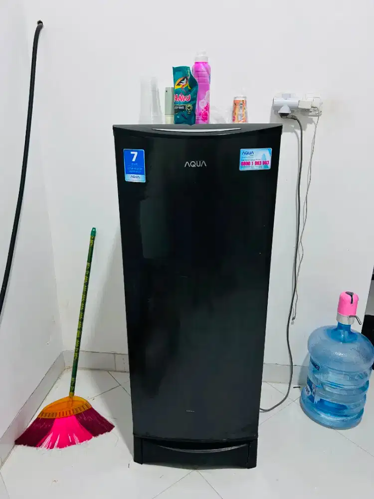 Kulkas merk  Aqua