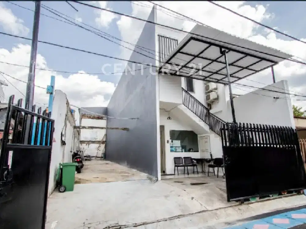 Rumah Kos 12 Kamar Atau Butik Hotel  Dekat Stasiun Senen