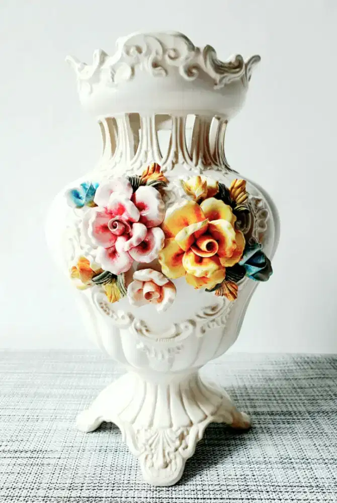 Guci Porcelain Vintage Capodimonte Italy Vas Capodimonte