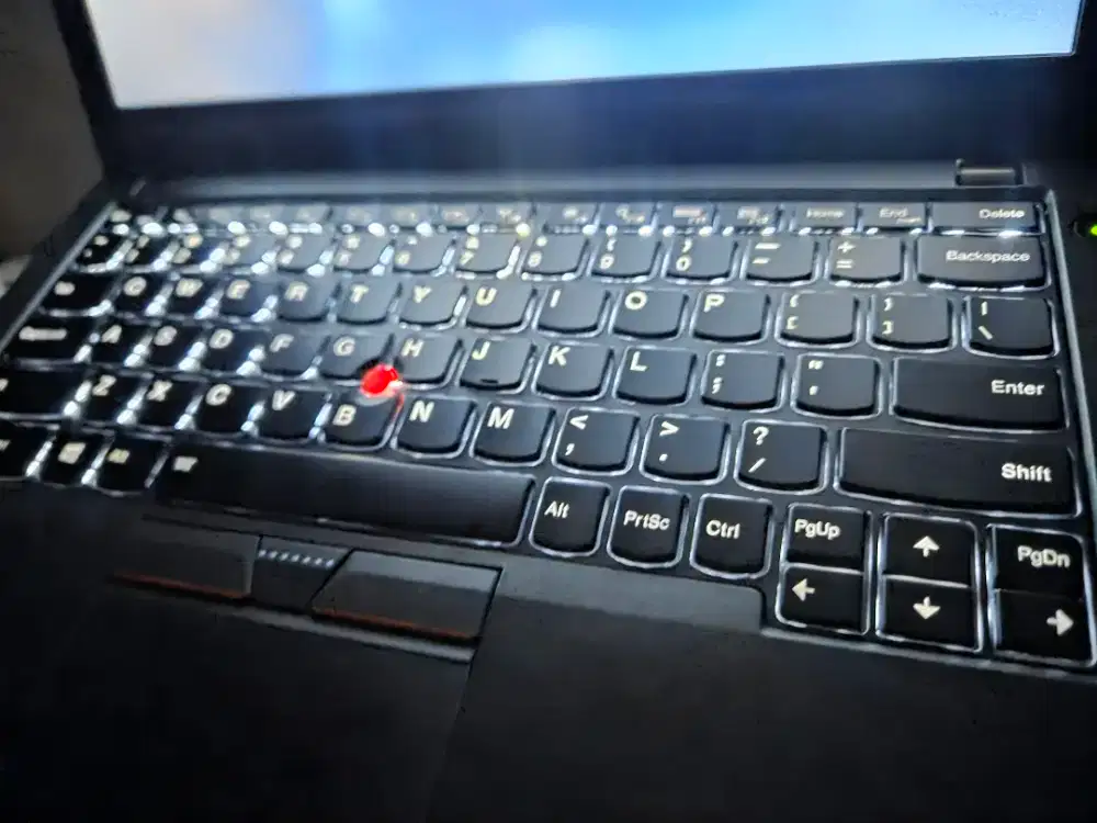 Laptop thinkpad x260 core i7 ram 16gb backlite normal siap pakai