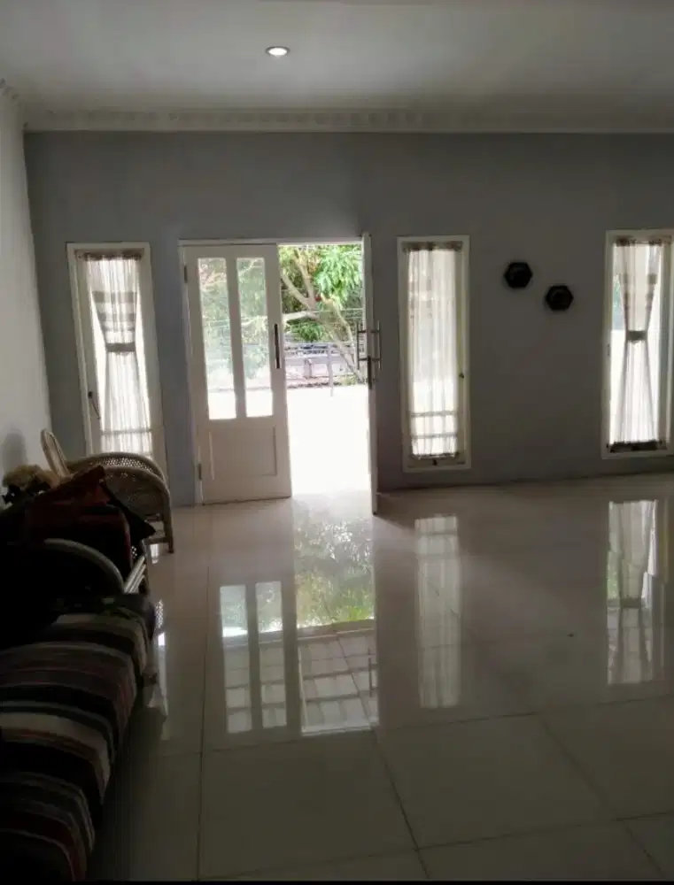 Sewa Rumah Semi Furnished Perumahan Tytyan Indah Bekasi Utara
