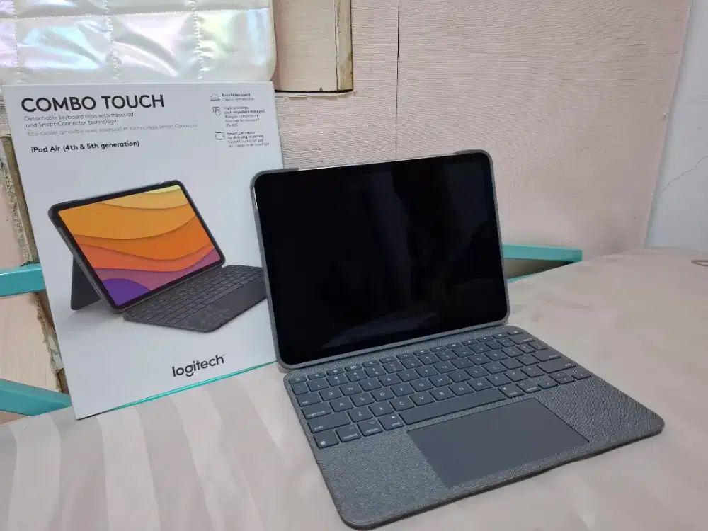 IPad Air 5th Generation Wi-fi 256GB + Detachable KeyboardCase Logitech