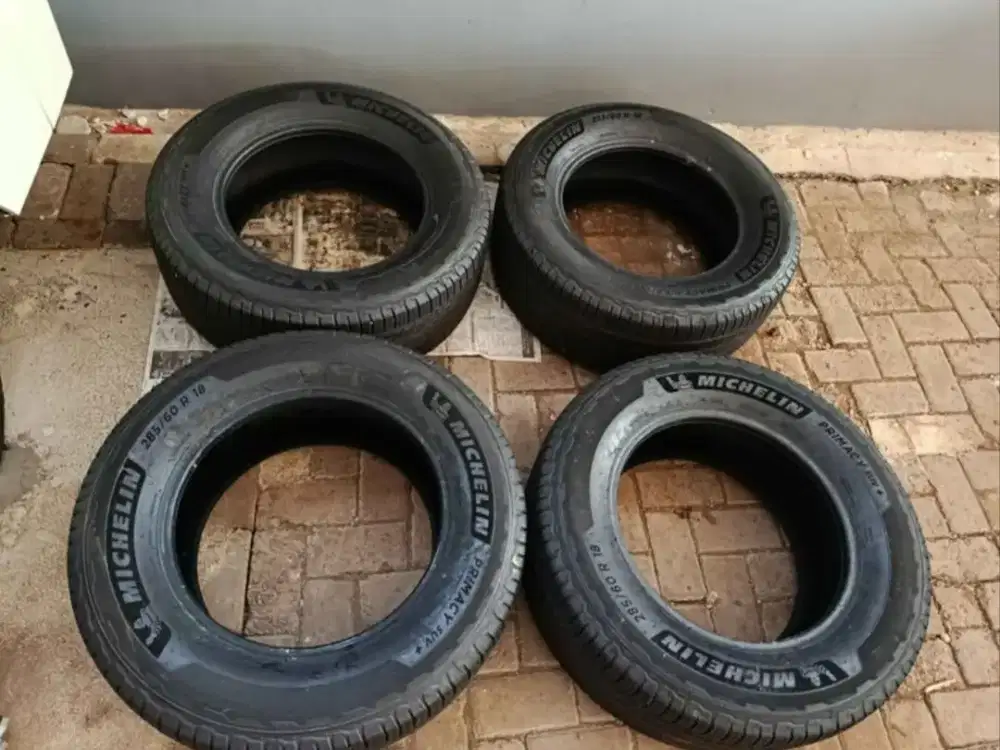 Ban Michelin Primacy SUV 285/60 r18 second ( baru di pakai +- 500 km )