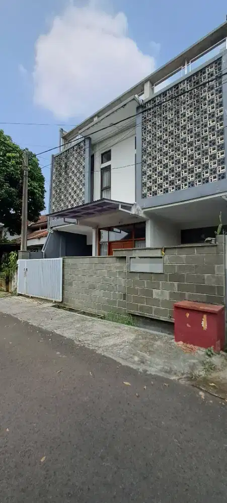Rumah siap huni di Turangga Buah Batu Batununggal lingkungan nyaman