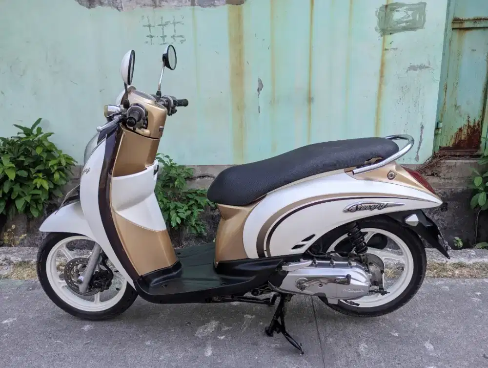 Scoopy 2010 Putih Mesin Top
