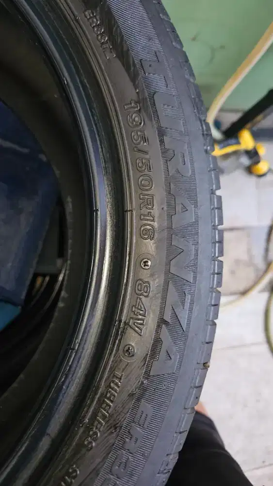 Ban turanza er33 kondisi 85% ga ada tambalan
