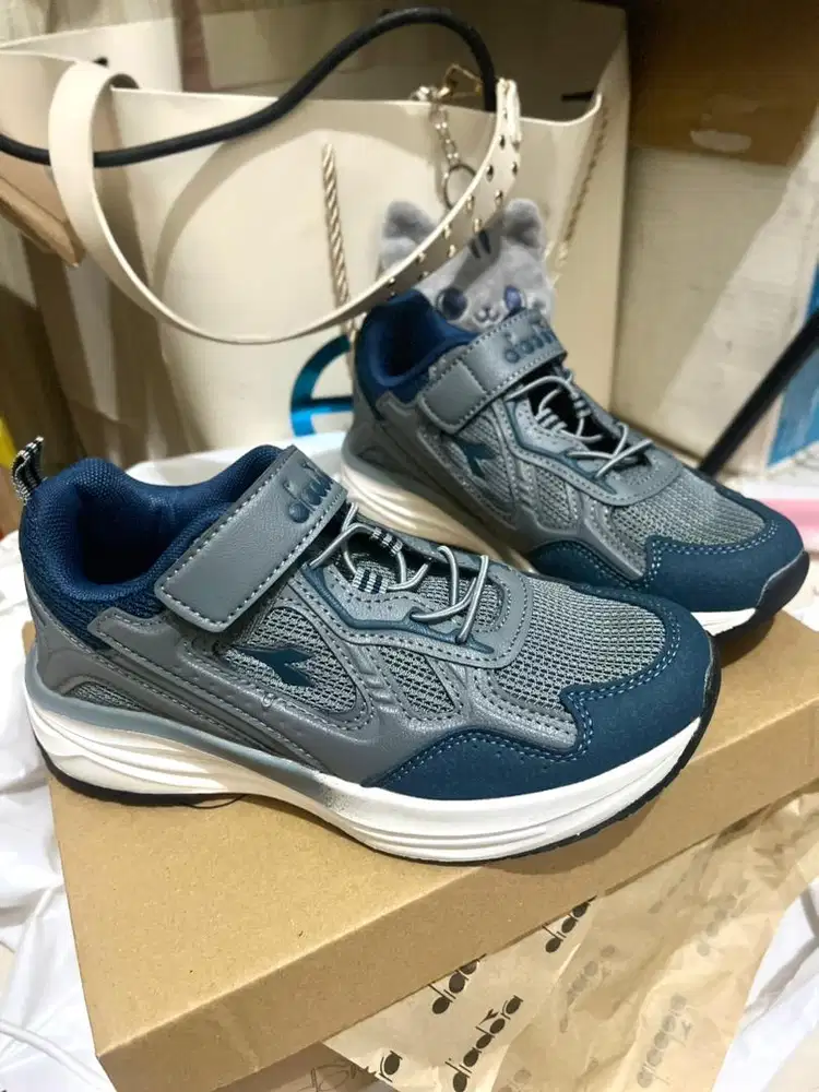Sepatu Anak merk Diadora