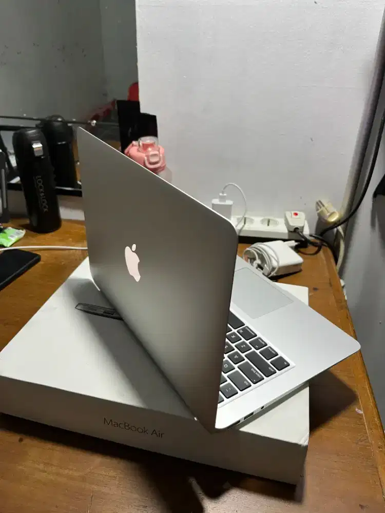 Macbook Air 13 inc 2017 (8/256) kondisi SGT bagus