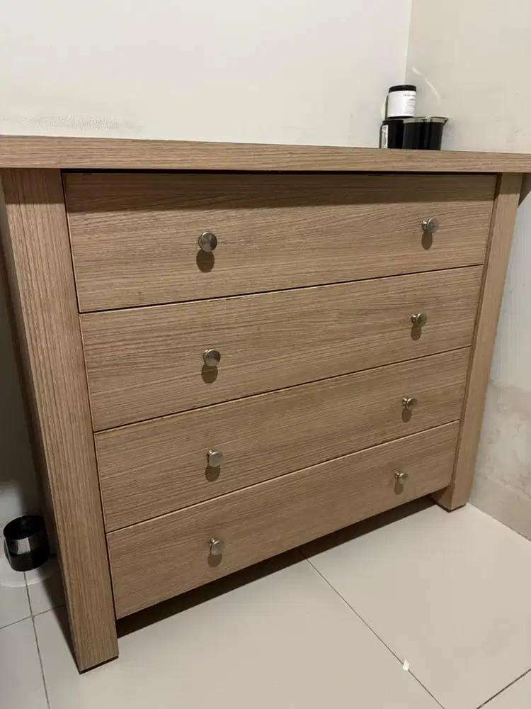 Kabinet 4 tingkat kondisi bagus