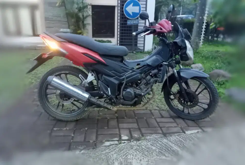 Honda Cs1 tahun 2008 (B)  ss LKP  warna merah