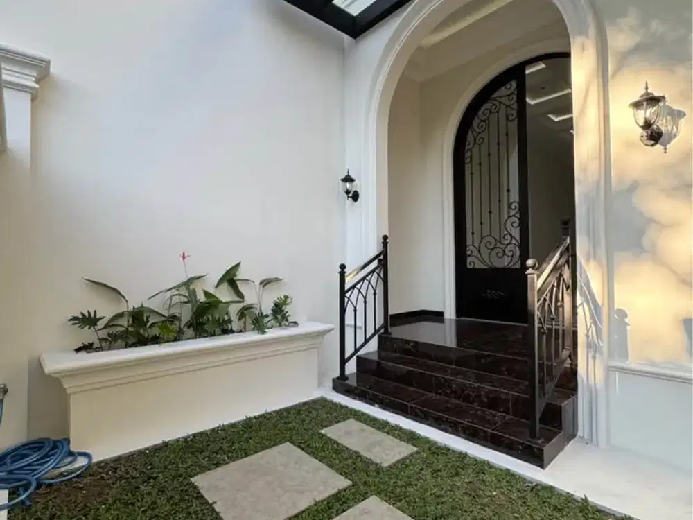 Dijual rumah cantik siap huni Classic Modern lokasi strategis di maguwo yogyakarta