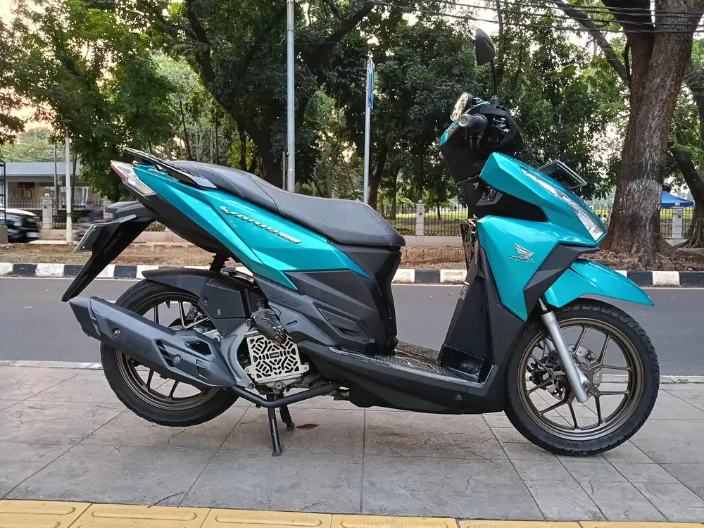 DIJUAL CASH HONDA VARIO 150 LED OLD THN 2015 PJK IDUP SIAP PAKAI