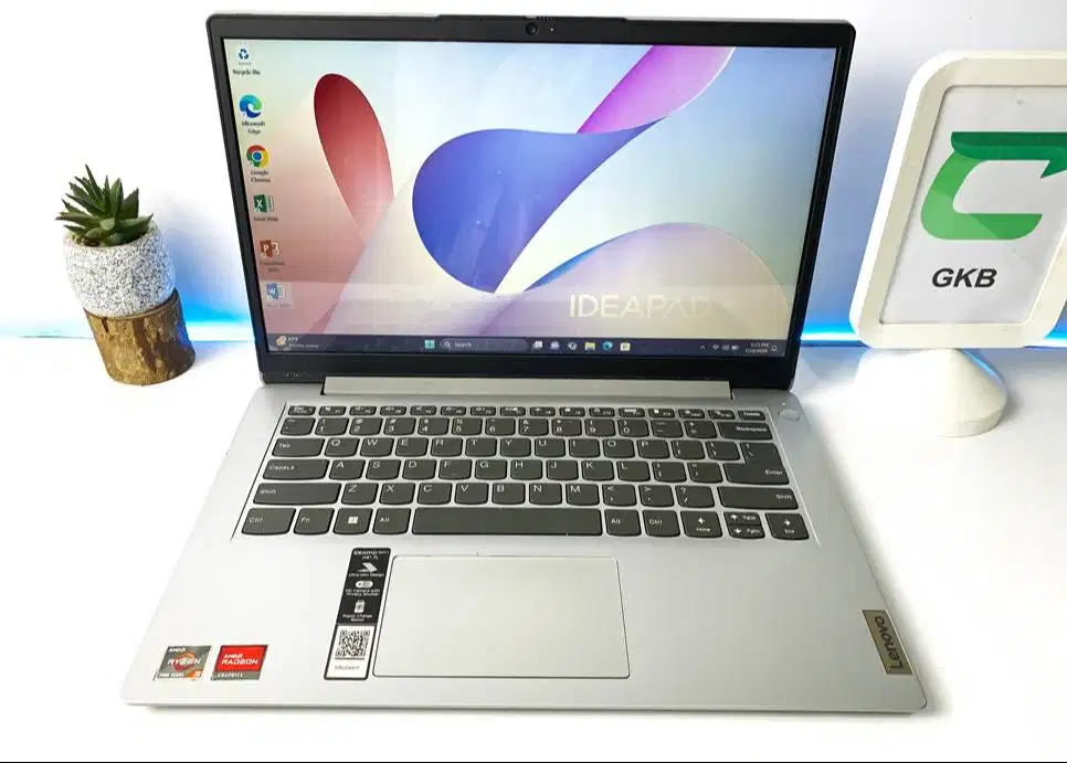 Laptop Lenovo Ryzen 3 7320U Ram 8gb Ssd 256gb VGA 2gb Lancar 3D Editin