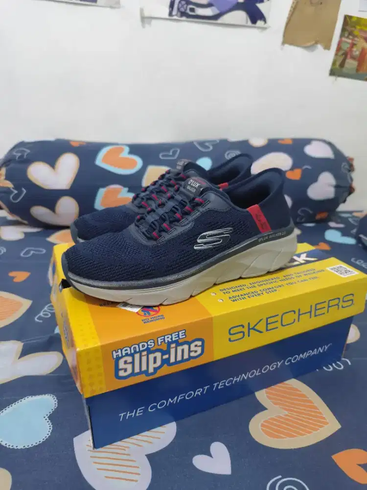 Skechers D'Lux walker slip on navy