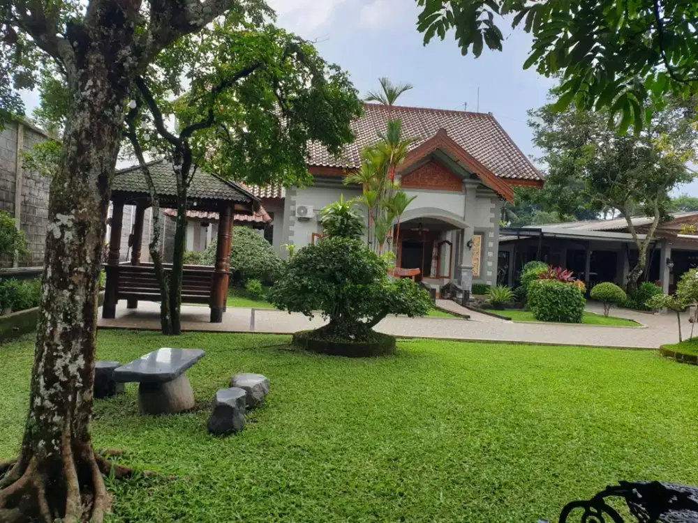 Dijual villa sangat luas nyaman dan asri lokasi pakem yogyakarta