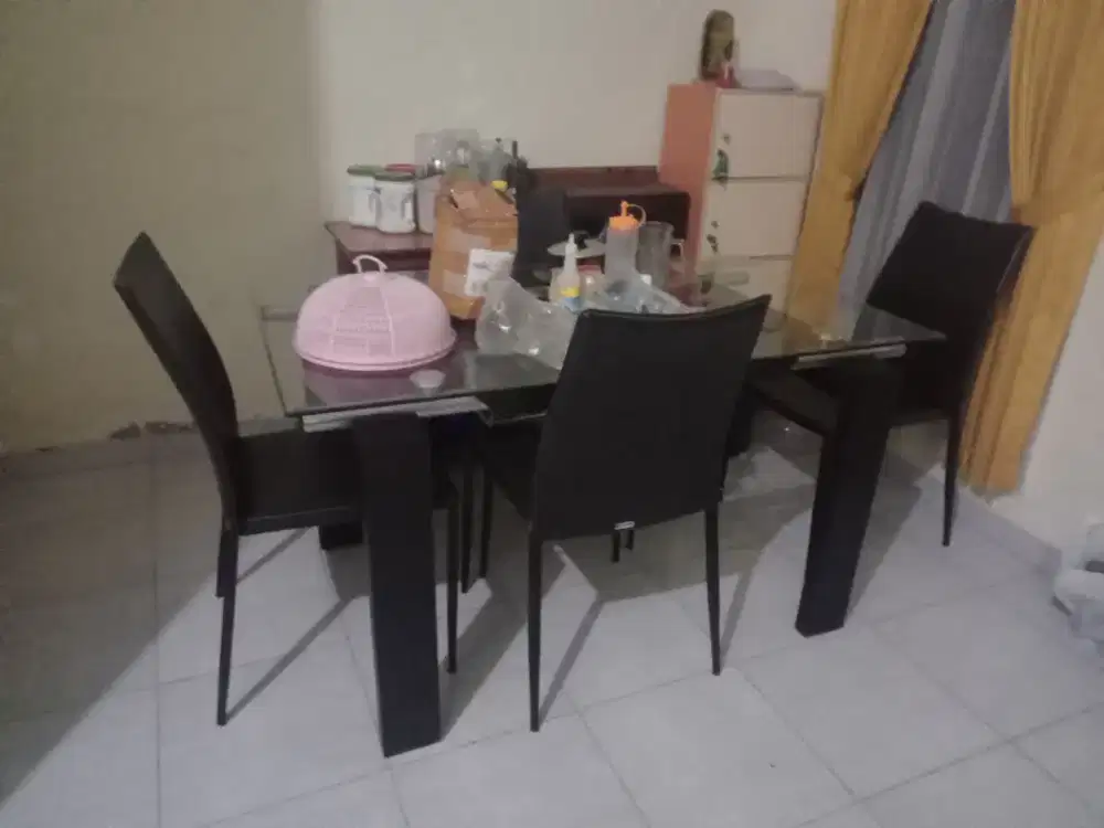 Dijual meja makan satu set