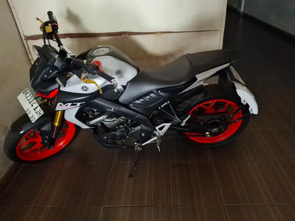 Sepeda Motor Yamaha MT 15. Warma Abu Abu. Jarang Pakai. Mulus.