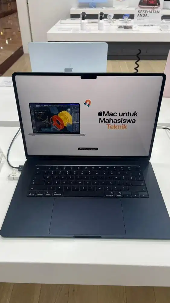 MacBook Air 15,3 inchi