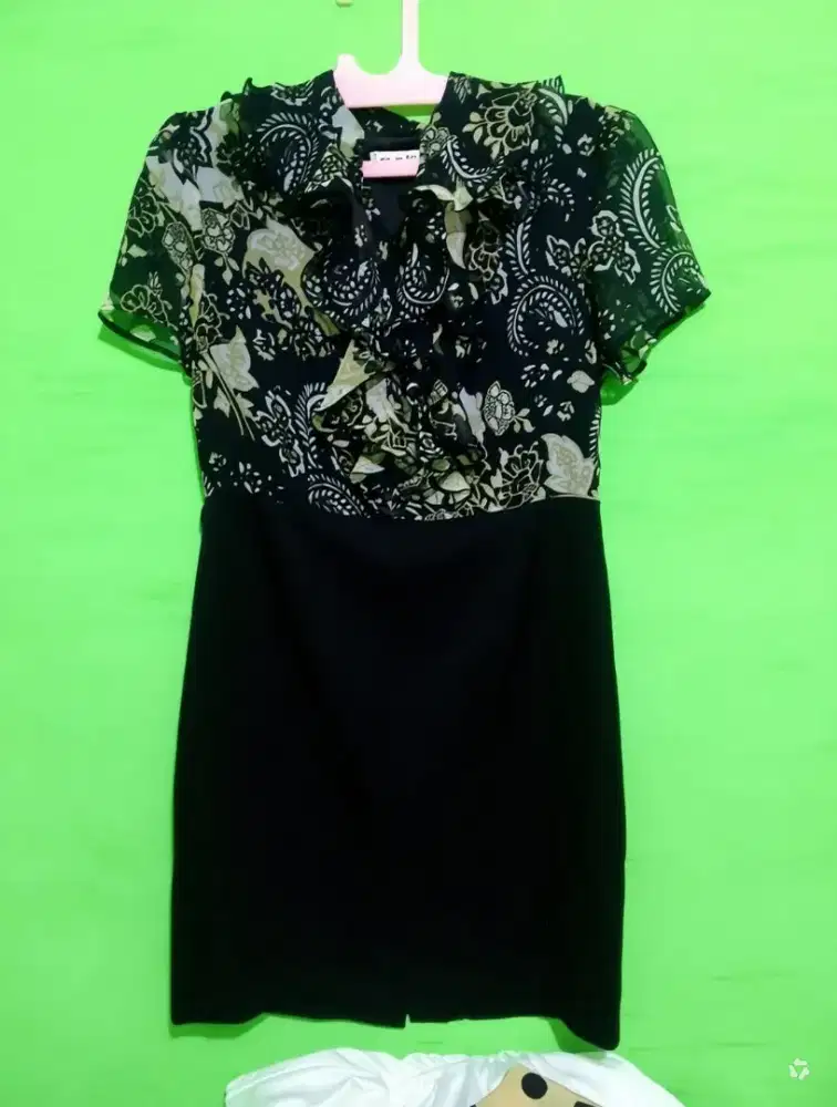 Dress hitam motif bunga
